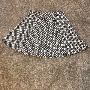 White and black patterned skirt